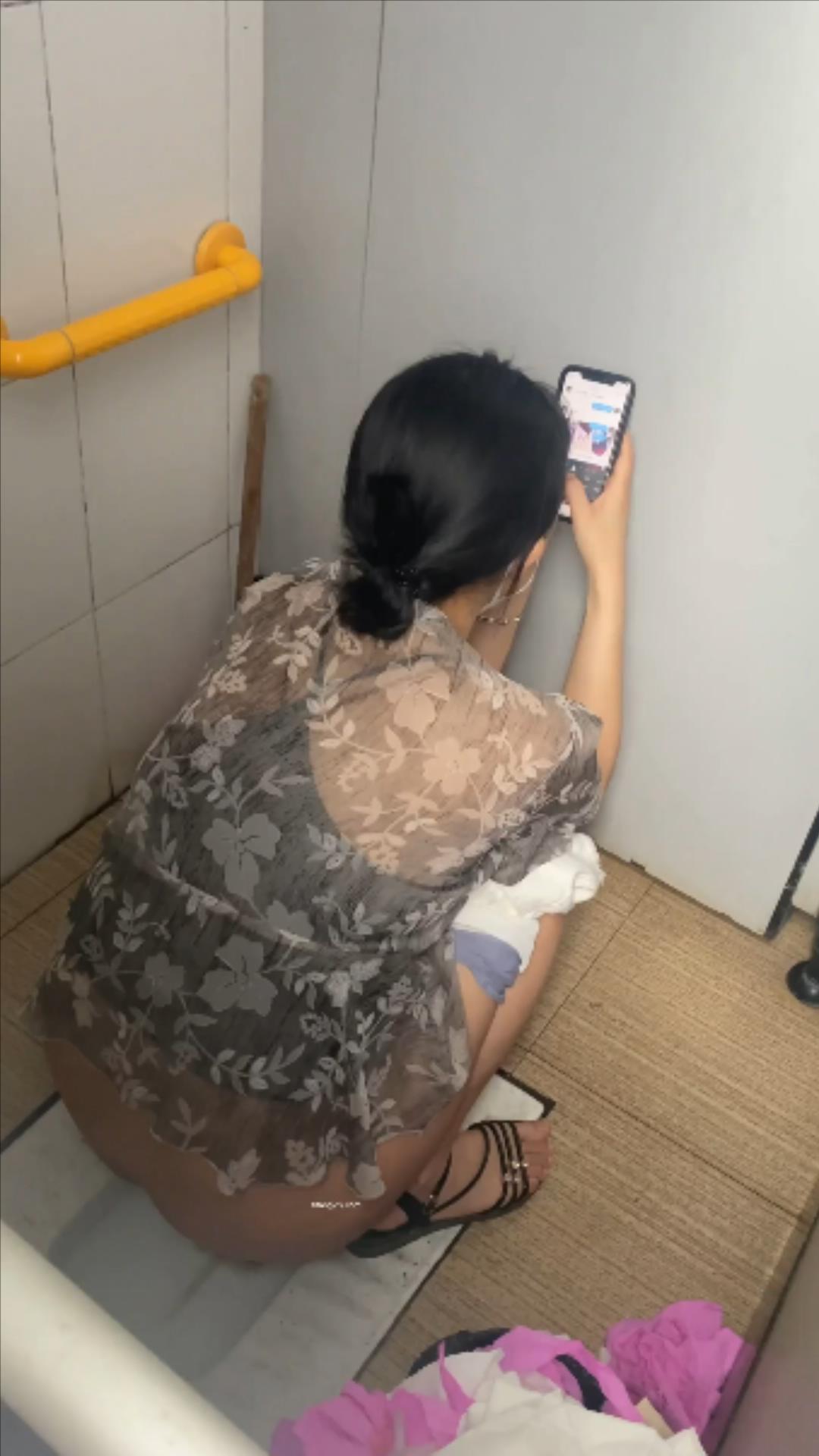 【廁拍精品】醫院廁拍醫生護士！史詩級貼逼拍攝,超級震撼 第一季 第二季 稀缺值得收藏.jpg